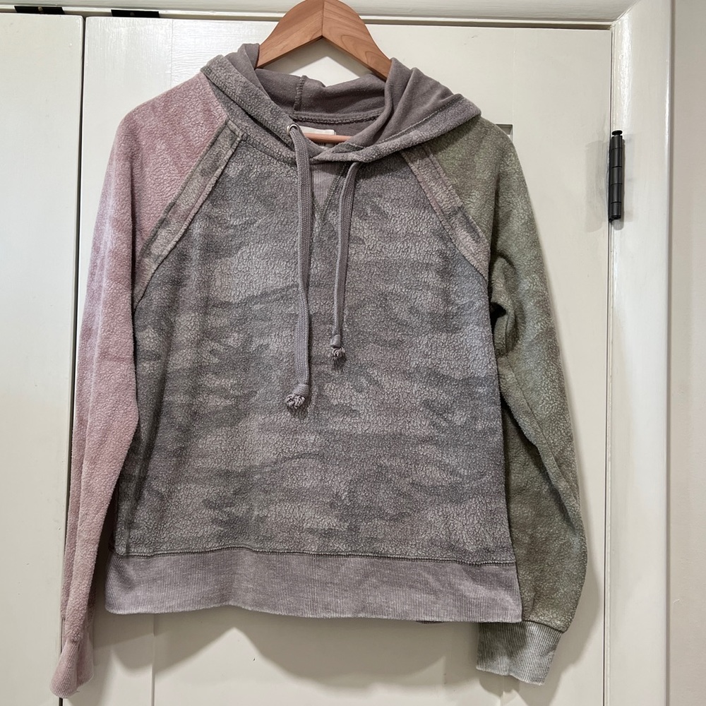Vintage Havana Women’s Camo Hoodie Size Small